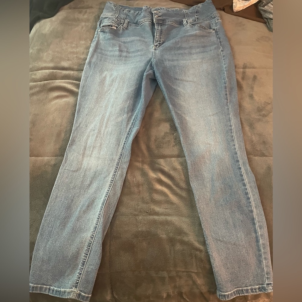 Women's Essential 3 Button High Rise Skinny Jean with Functional Front Pockets